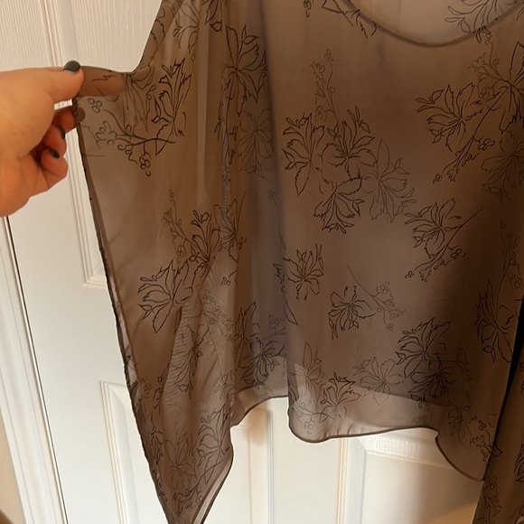 Flowy sheer taupe Addition Elle blouse with black floral pattern - Picture 3 of 3